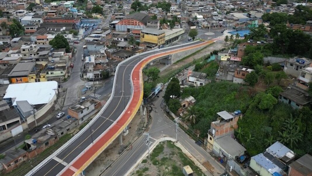 R$62 million viaduct eliminates conflict between trains and cars R$62 million viaduct eliminates conflict between trains and cars