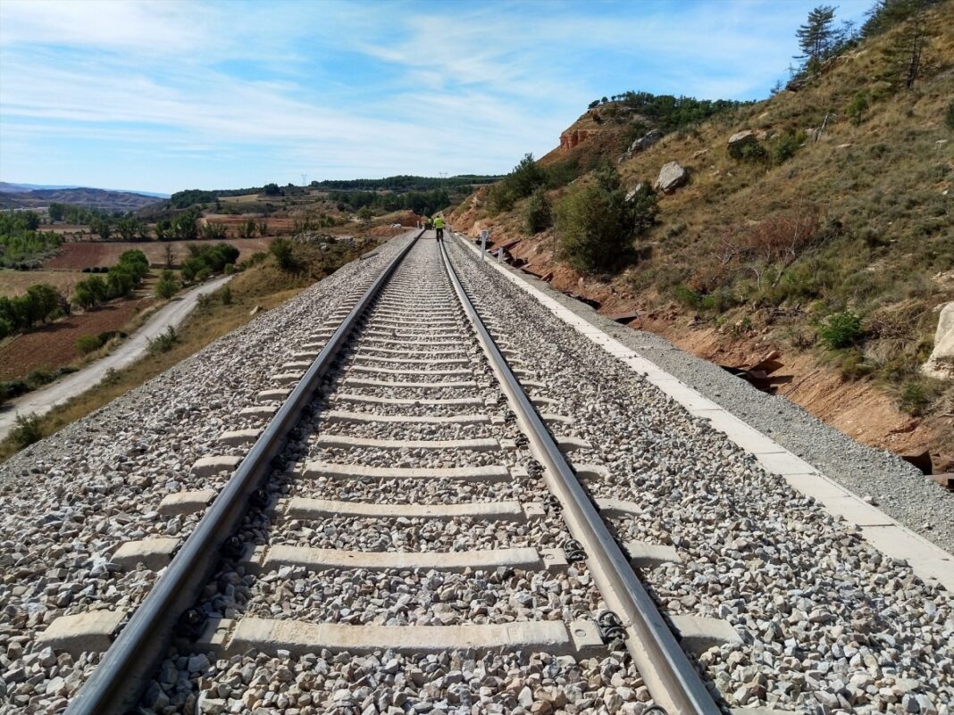 Spain’s move to limit Aragon–Valencia link to single track branded ‘historic error’
