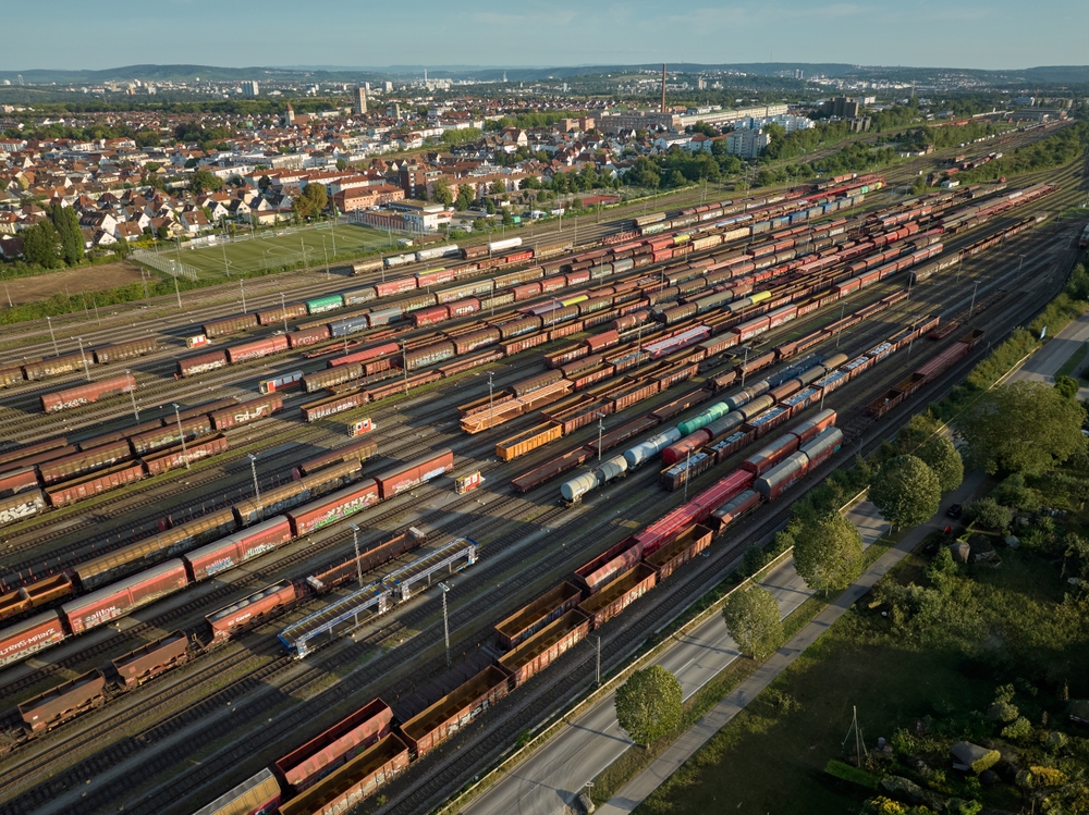 Stagnation, bottlenecks and border delays: the key freight findings from ERA’s latest rail report
