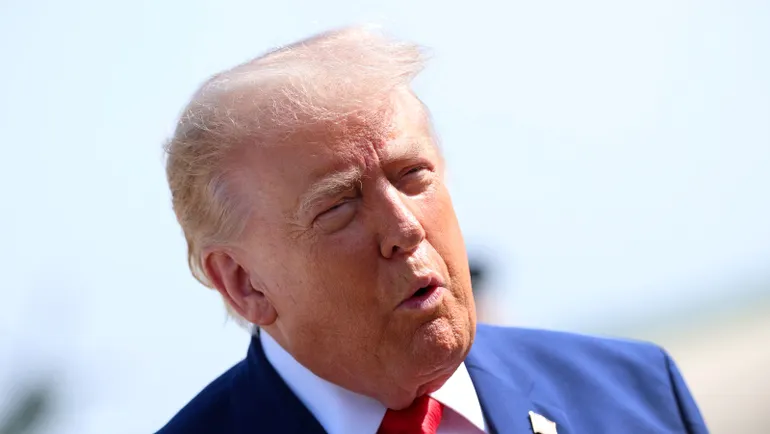Trump maps out 200% tariffs for generic pharmaceuticals
