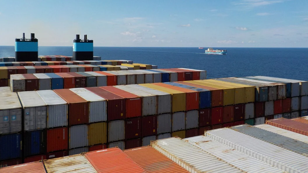 shipping-containers-on-a-maersk-container-vessel